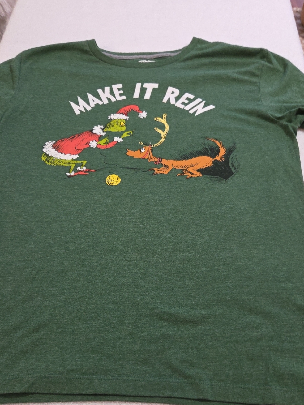 OLD NAVY DR SEUSS THE GRINCH TSHIRT